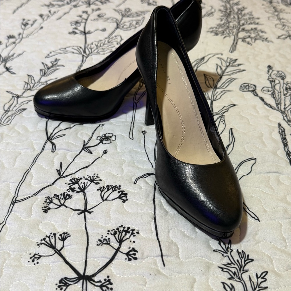 Tahari  Sleek Black Classic Heels with Glossy Finish